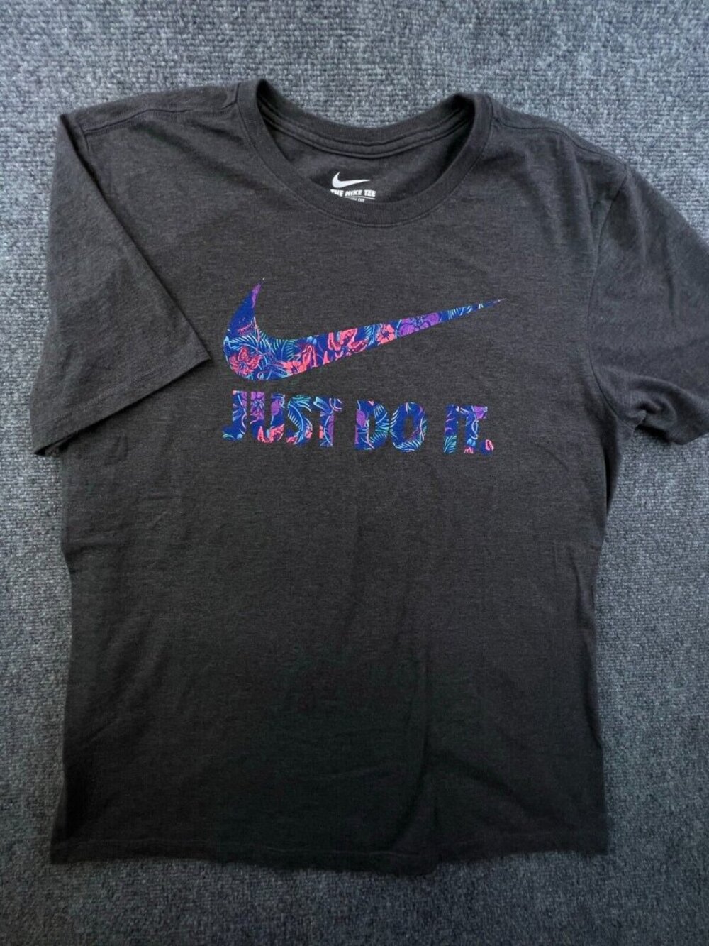Nike T Shirt Large Mens Gray Short Sleeve Crewneck Swoosh Logo Athletic Fit